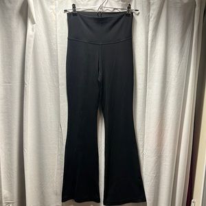 Aritzia TnaBUTTER™ Atmosphere Flare Hi-Rise Legging